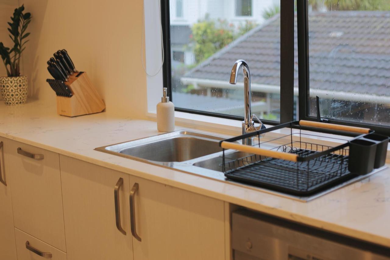 Cozy And Comfortable, Sunny Three-Storey Building Auckland Exterior foto